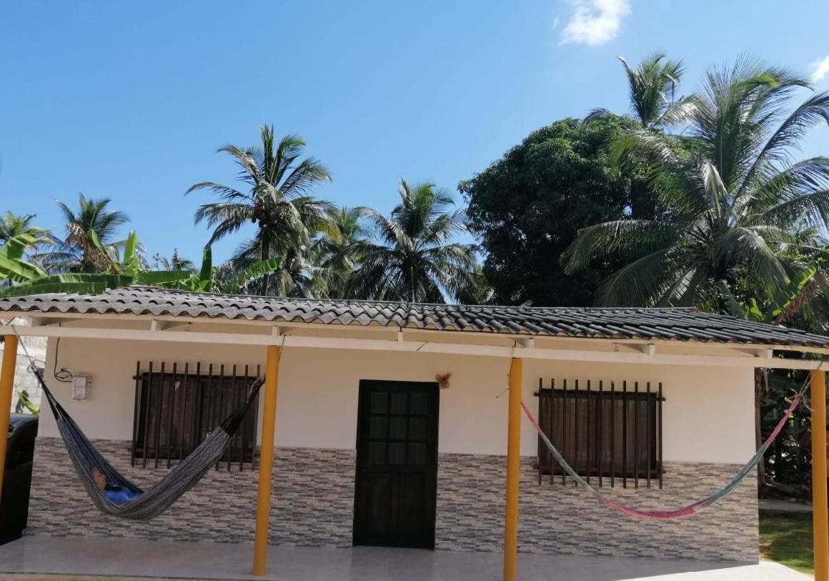 Cabaña Moñitos cerca al mar e Isla Fuerte