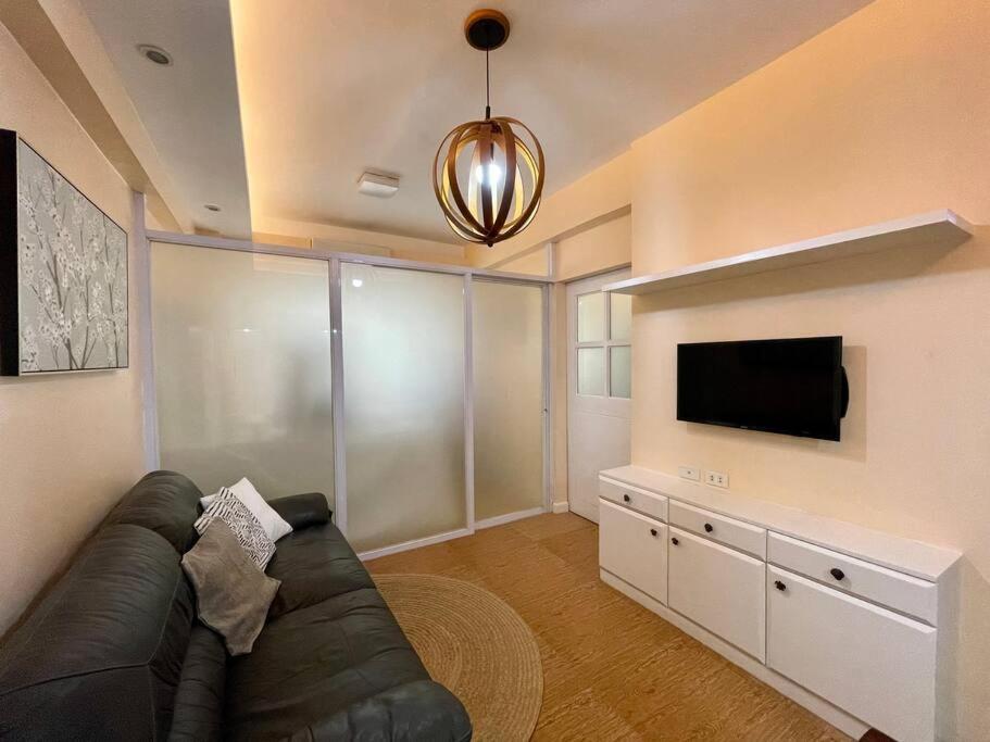 Cozy 2BR at Burgos Circle, BGC, Taguig