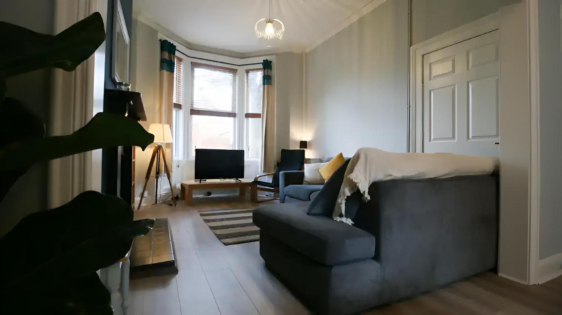 Spacious Victorian Townhouse in Popular Location view 4
