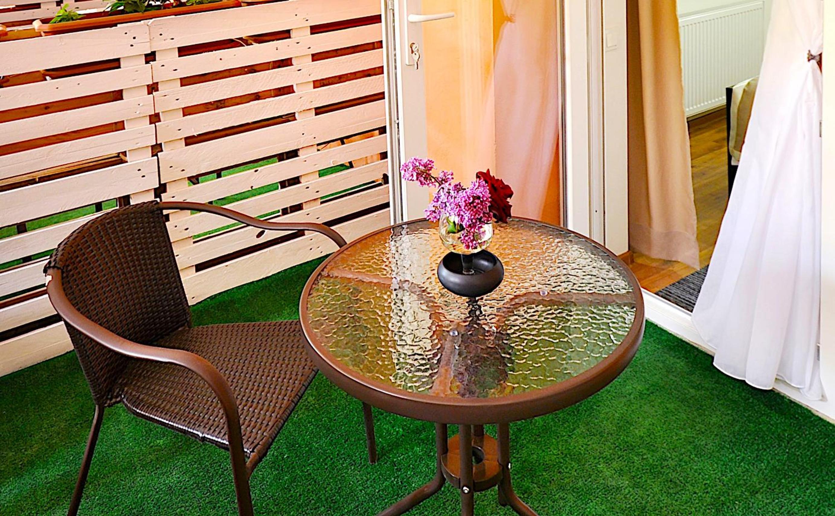 Style Apartment with Courtyard