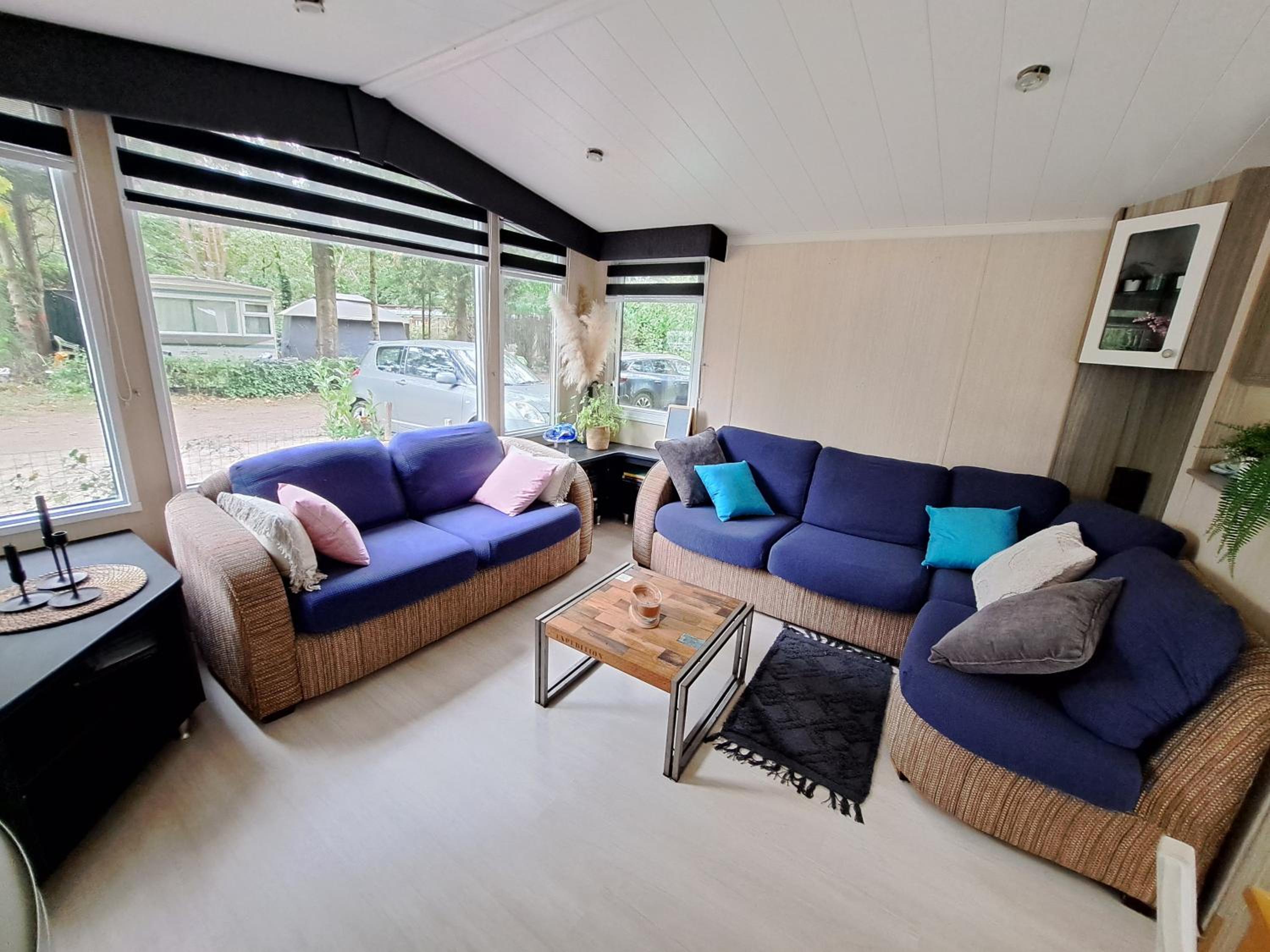 Ruim Chalet, midden in het bos! view 3