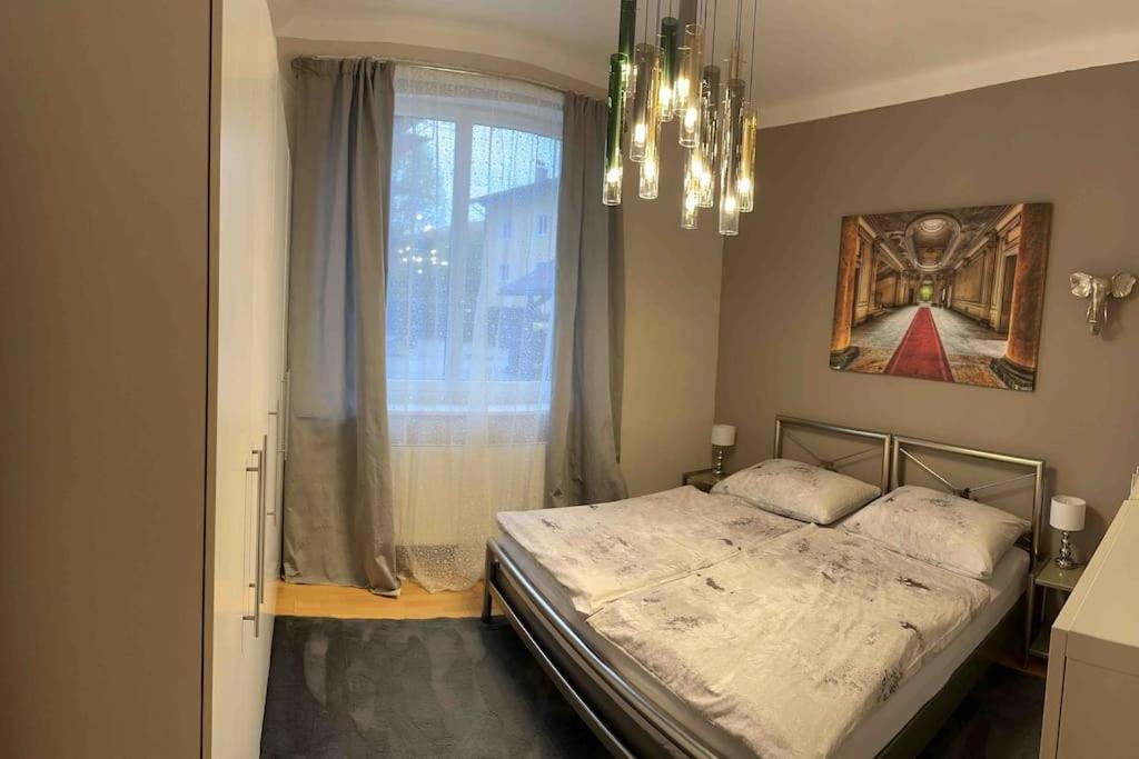 Haus Schmidhuber Ferienwohnung 1 mit 2 Schlafzimmern und Terrasse