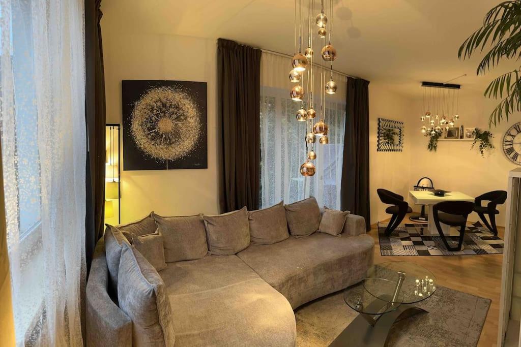 Haus Schmidhuber Ferienwohnung 1 mit 2 Schlafzimmern und Terrasse