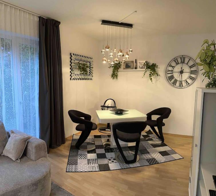 Haus Schmidhuber Ferienwohnung 1 mit 2 Schlafzimmern und Terrasse