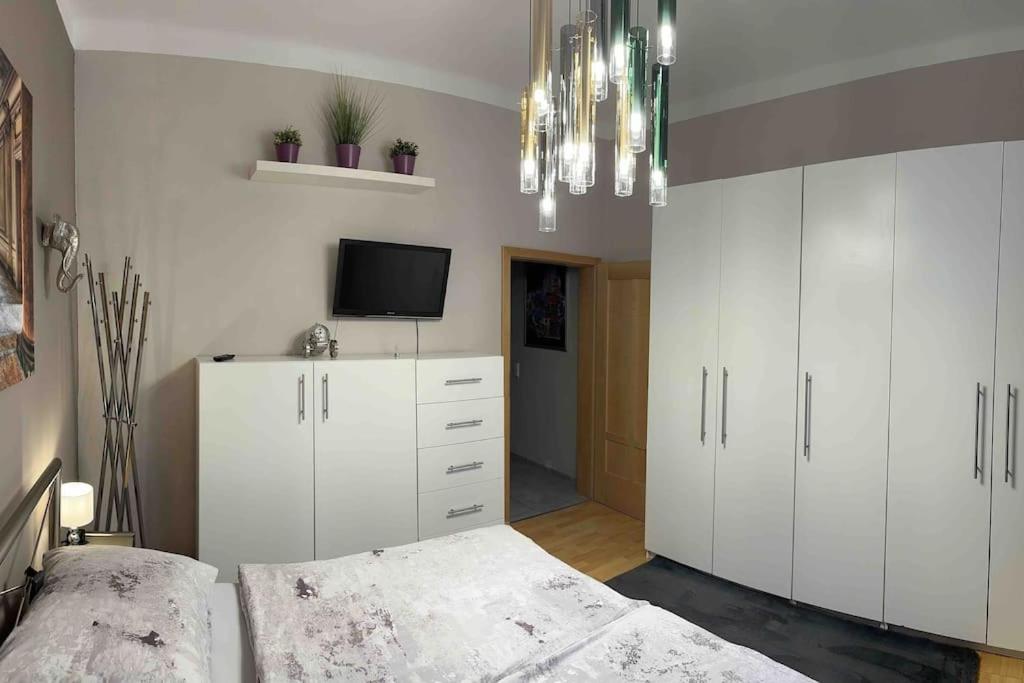 Haus Schmidhuber Ferienwohnung 1 mit 2 Schlafzimmern und Terrasse
