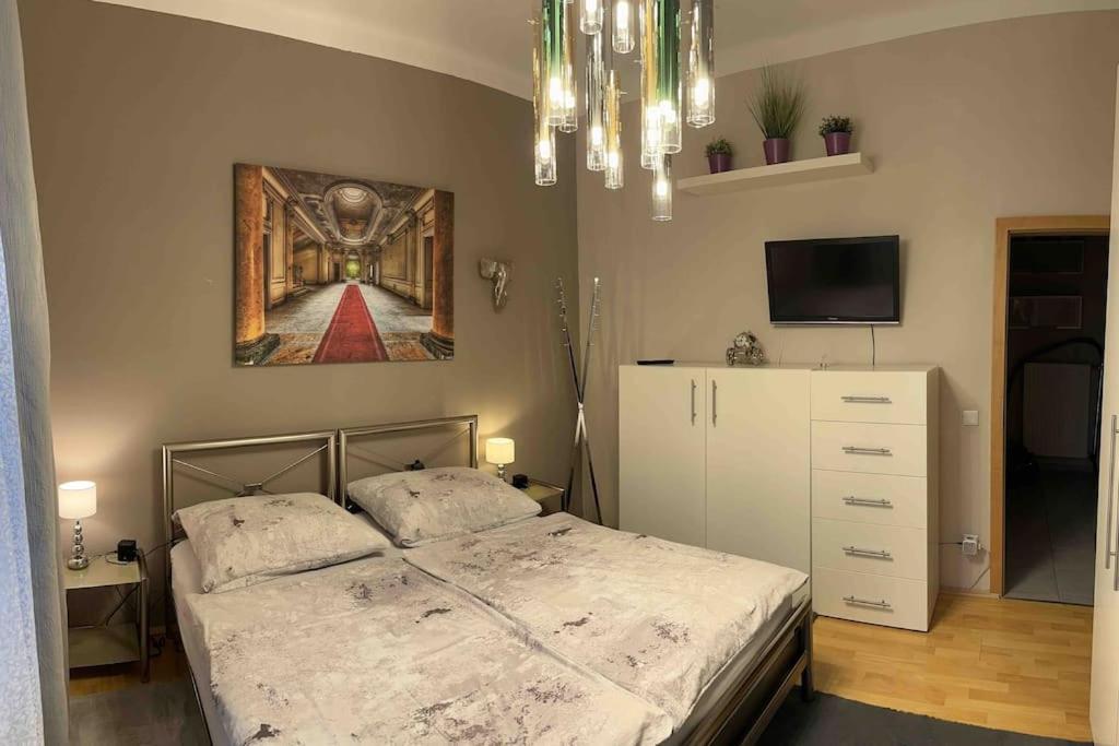 Haus Schmidhuber Ferienwohnung 1 mit 2 Schlafzimmern und Terrasse