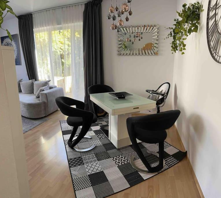 Haus Schmidhuber Ferienwohnung 1 mit 2 Schlafzimmern und Terrasse