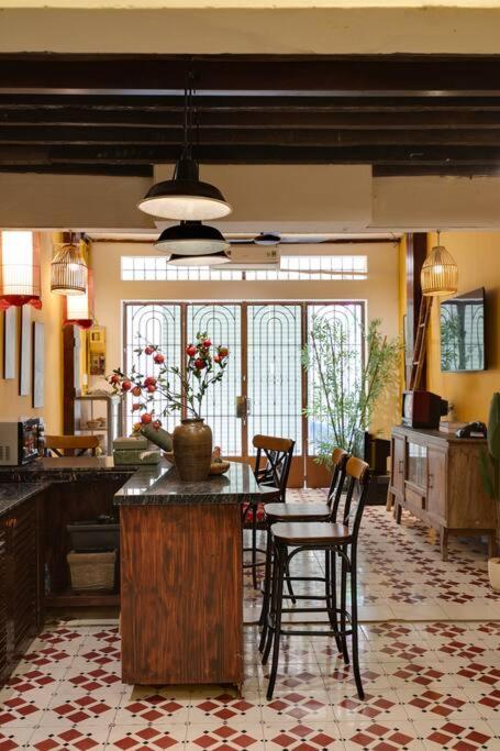 Ben Thanh Vietnamese cultural house by SSens Homes