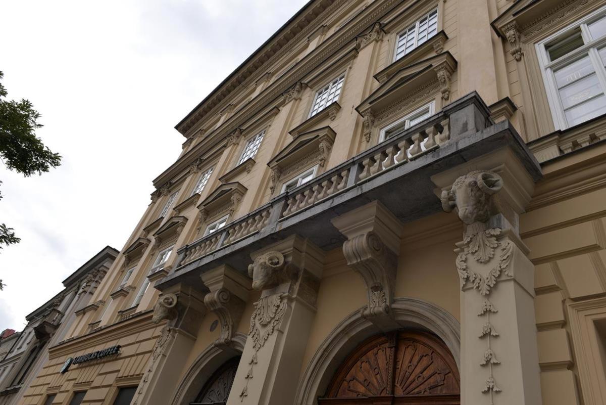 Apartamenty w Pałacu Pod Baranami view 3