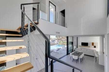Villa de Lujo c/ Piscina Climatizada, las Colinas