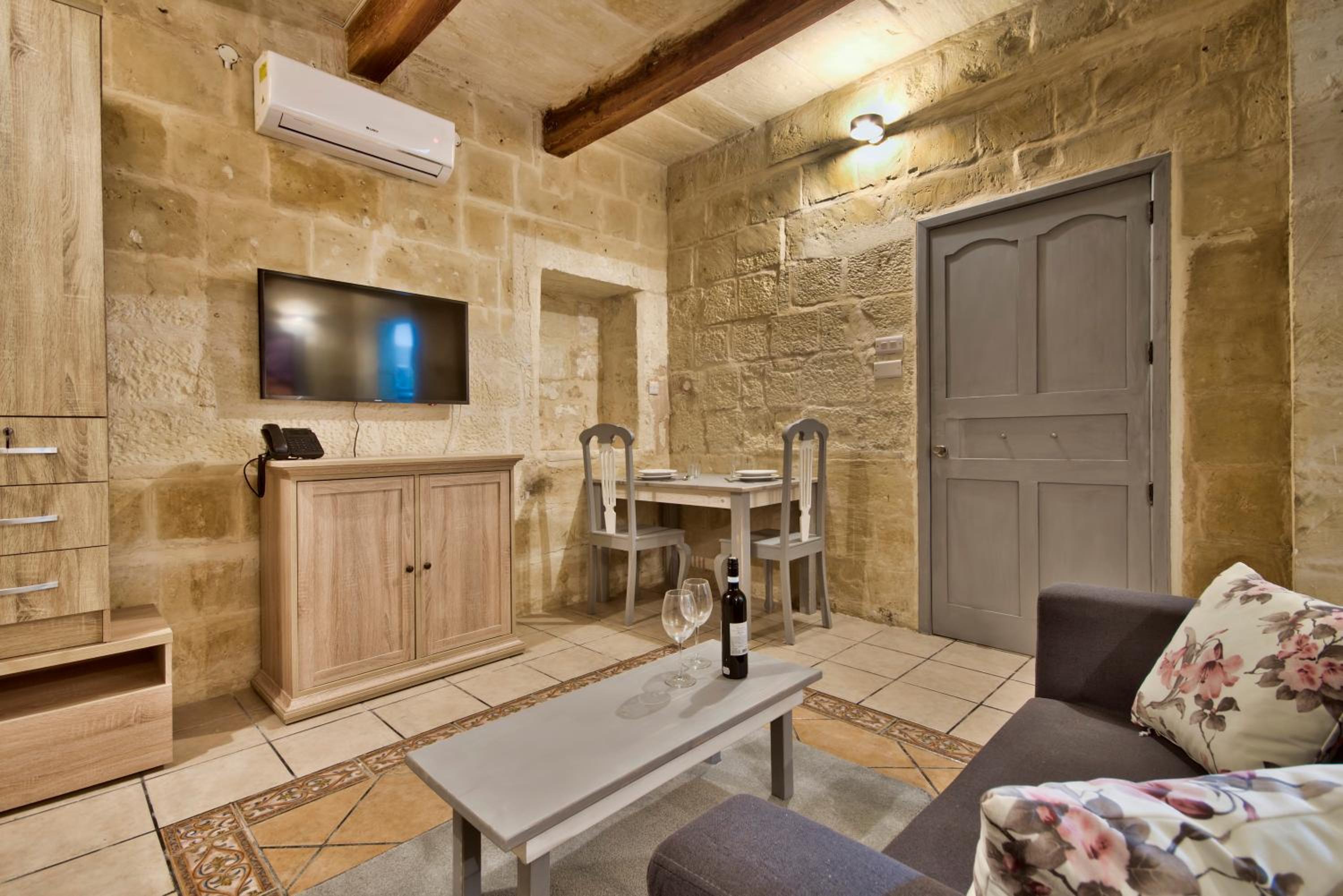 Laparelli Suite 1 view 5