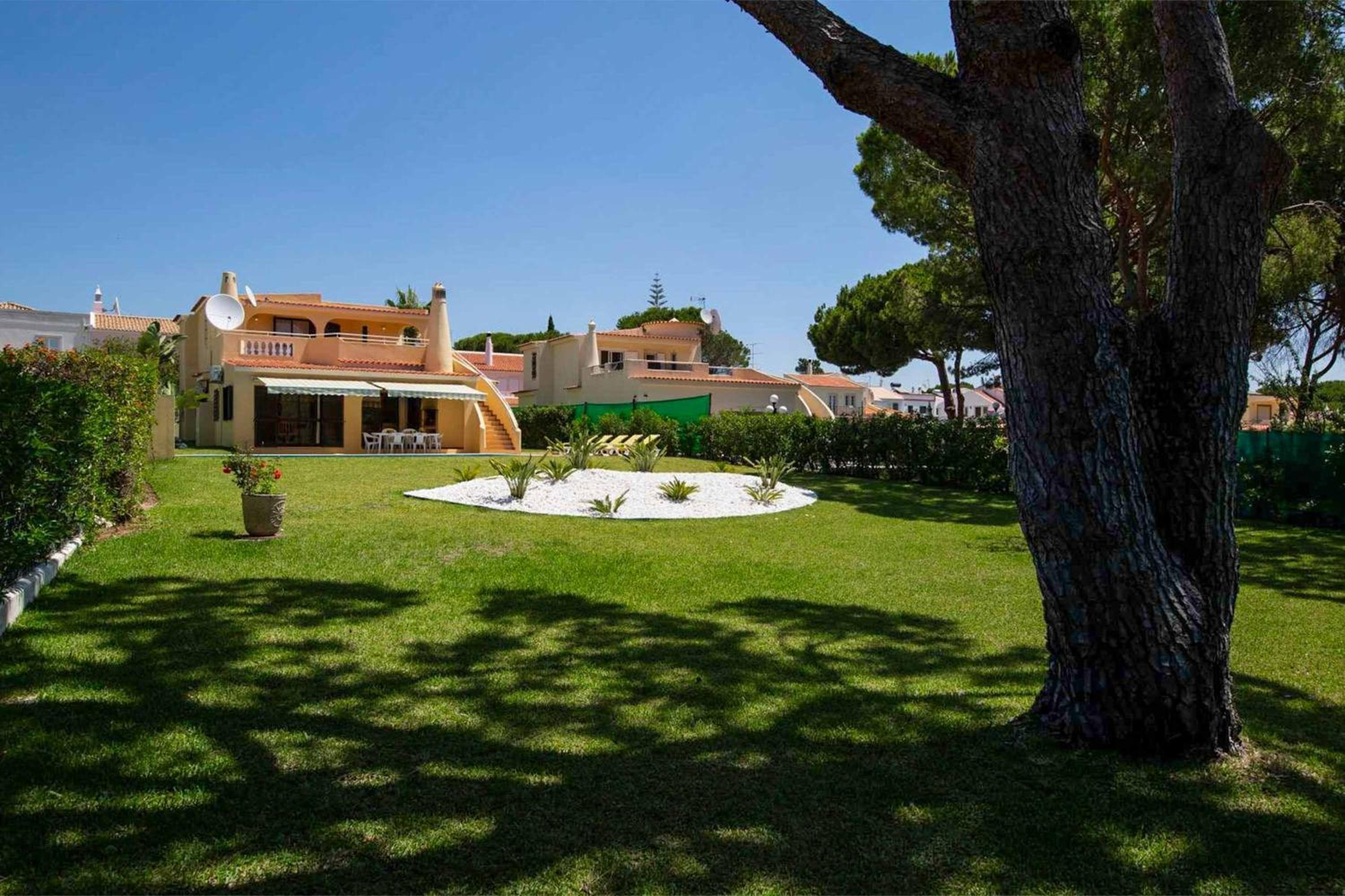 Villa Daffodil Golf view 4