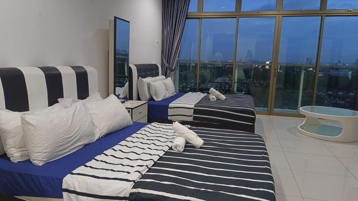 PALAZIO CONDO (MOUNT AUSTIN)