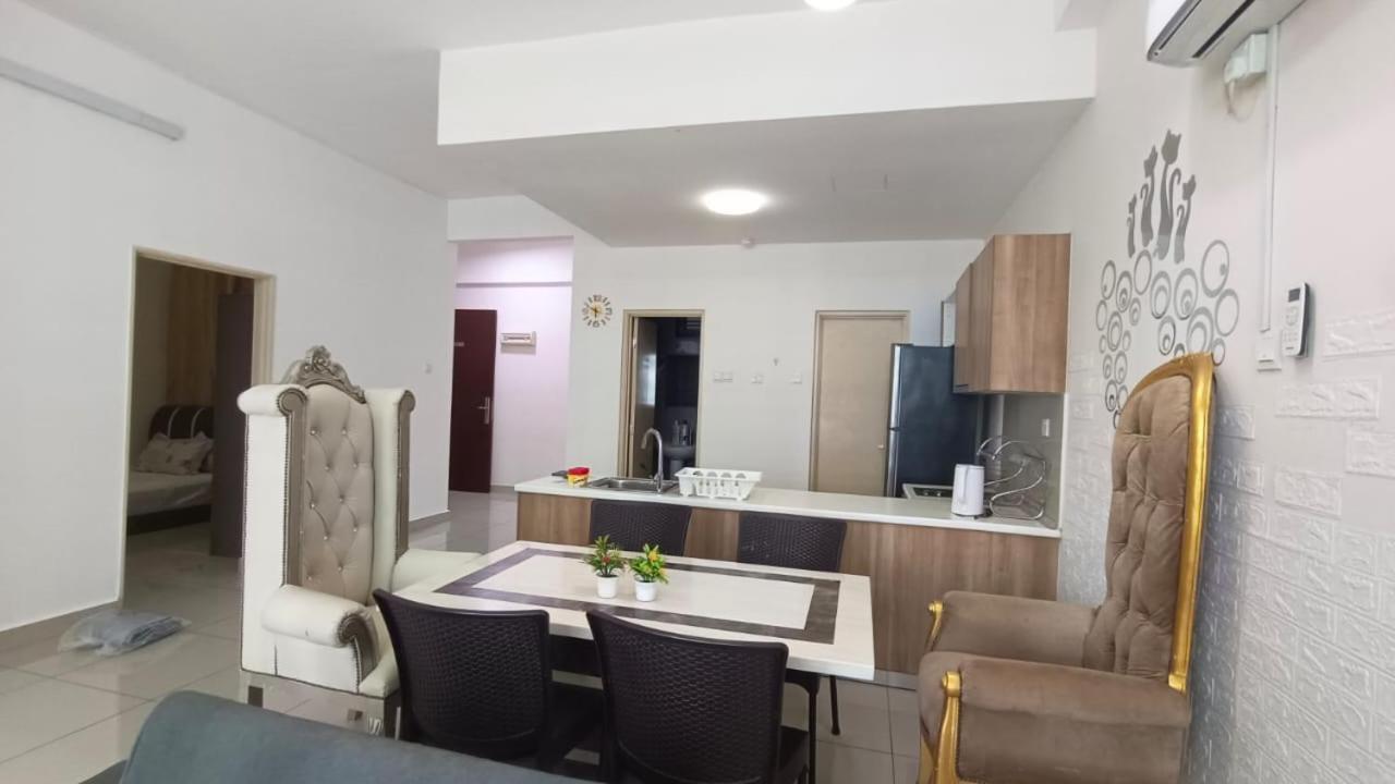 PALAZIO CONDO (MOUNT AUSTIN)