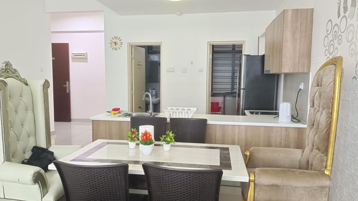 PALAZIO CONDO (MOUNT AUSTIN)