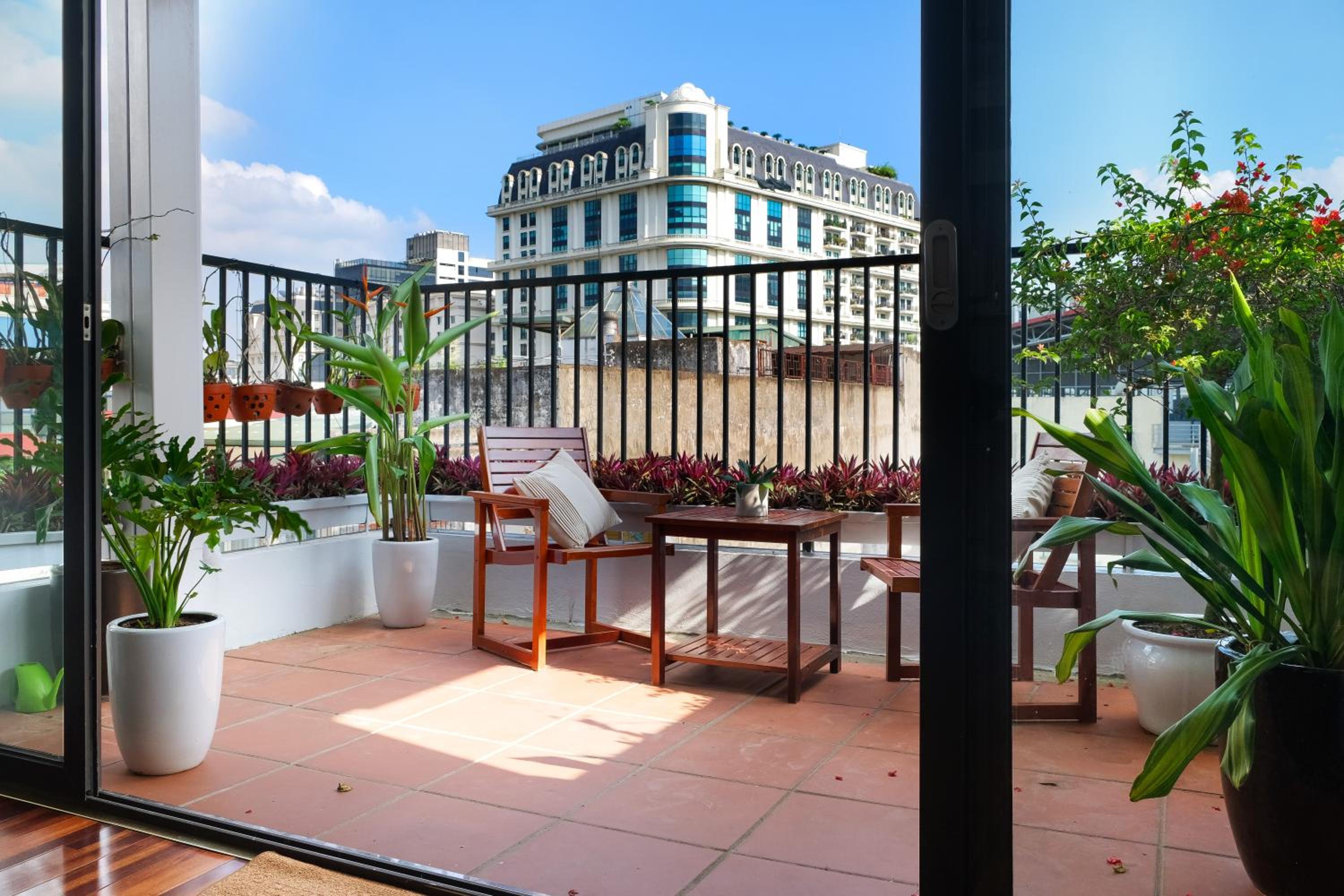 Luxe Paradise Hotel 22 Nam Ngu street