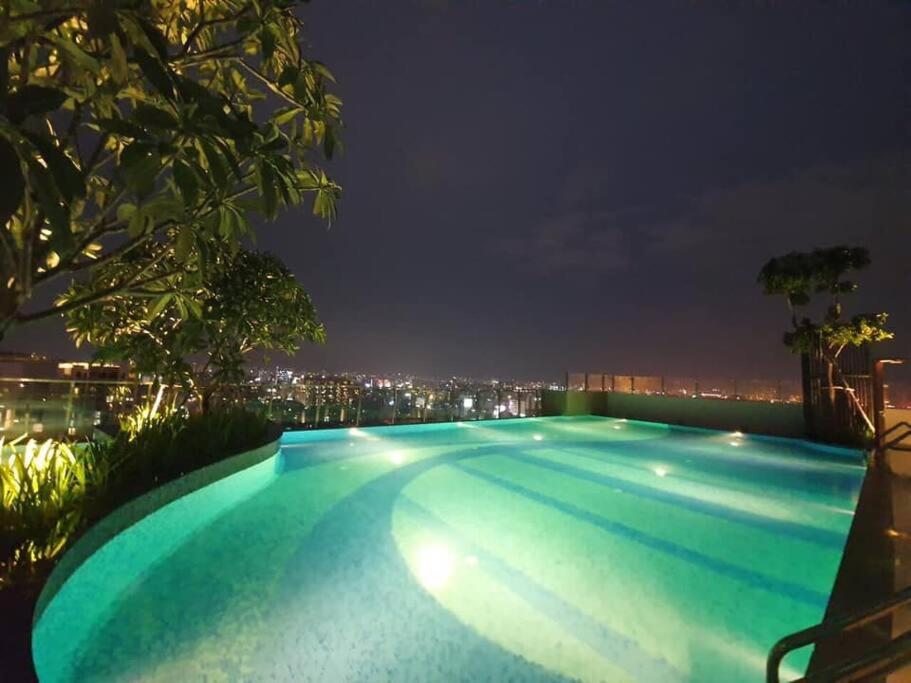 Cozy apartment with Airport runway view - 2BR GYM and POOL