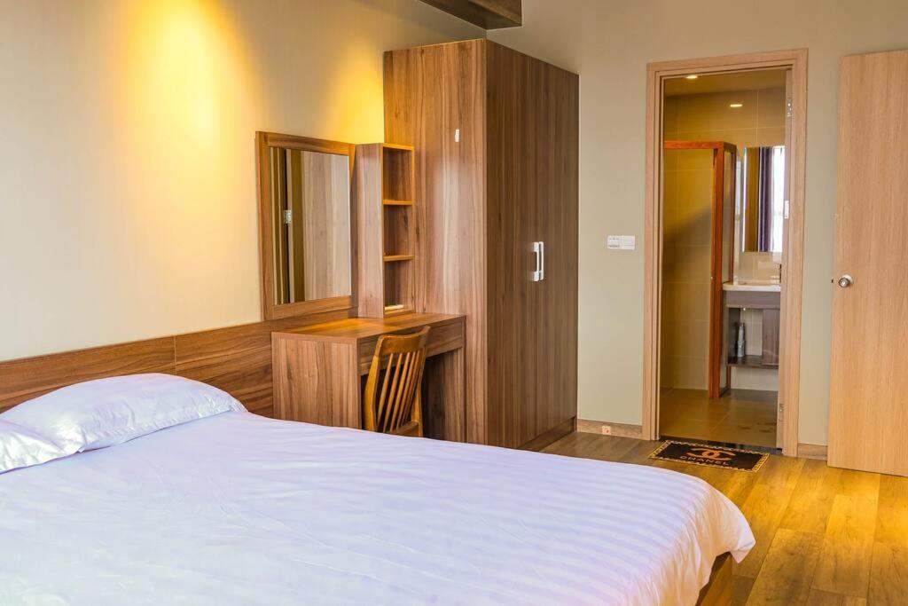 Cozy apartment with Airport runway view - 2BR GYM and POOL