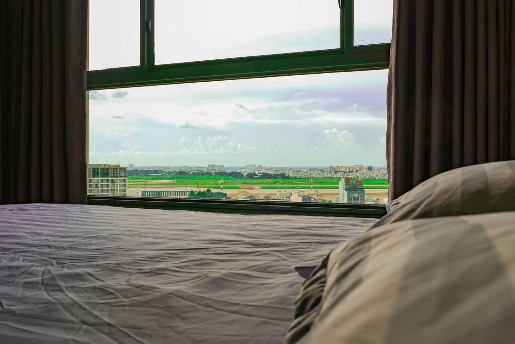 Cozy apartment with Airport runway view - 2BR GYM and POOL