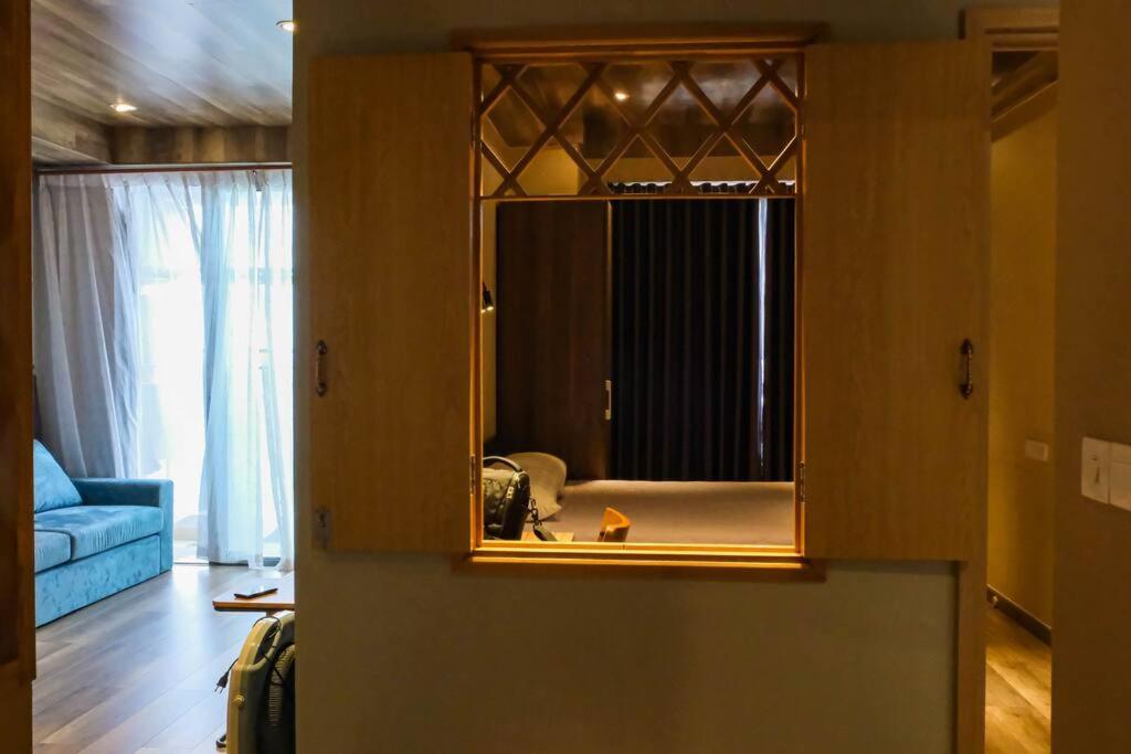 Cozy apartment with Airport runway view - 2BR GYM and POOL