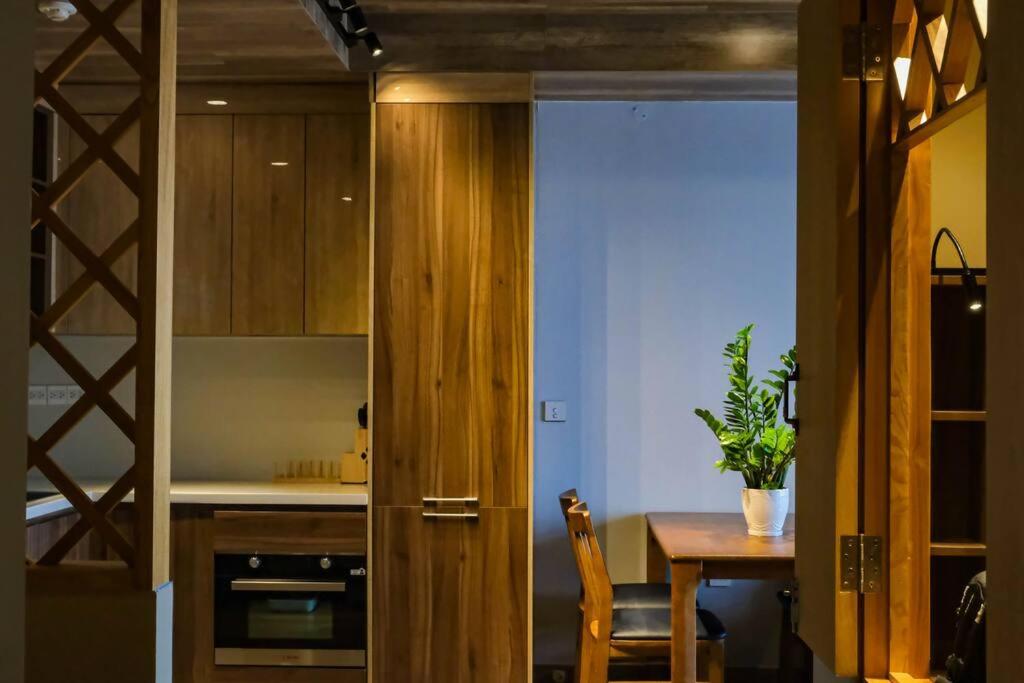 Cozy apartment with Airport runway view - 2BR GYM and POOL