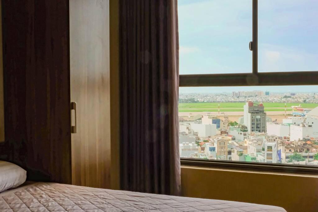 Cozy apartment with Airport runway view - 2BR GYM and POOL