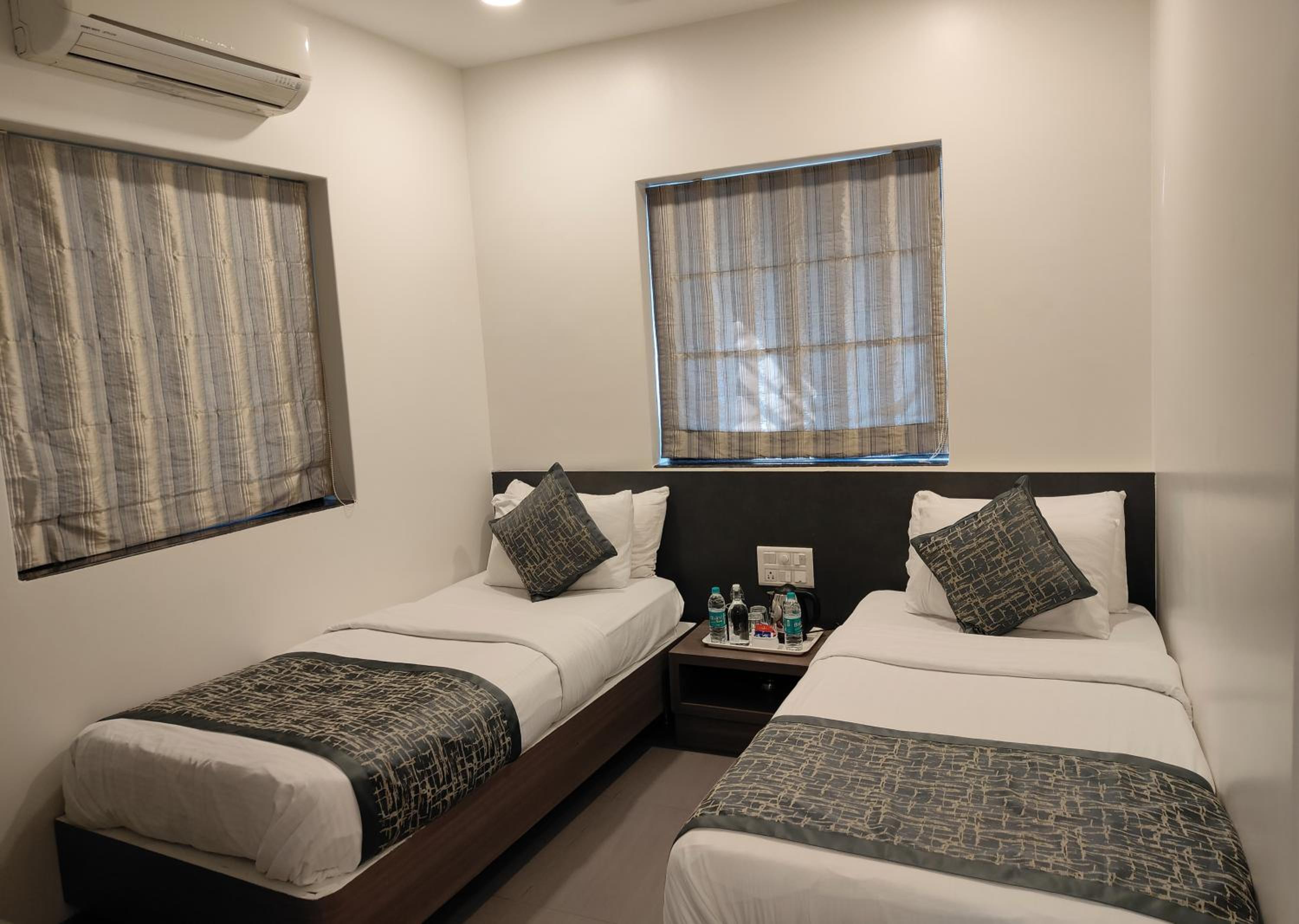 Apollo Guest House - Colaba Causeway view 2