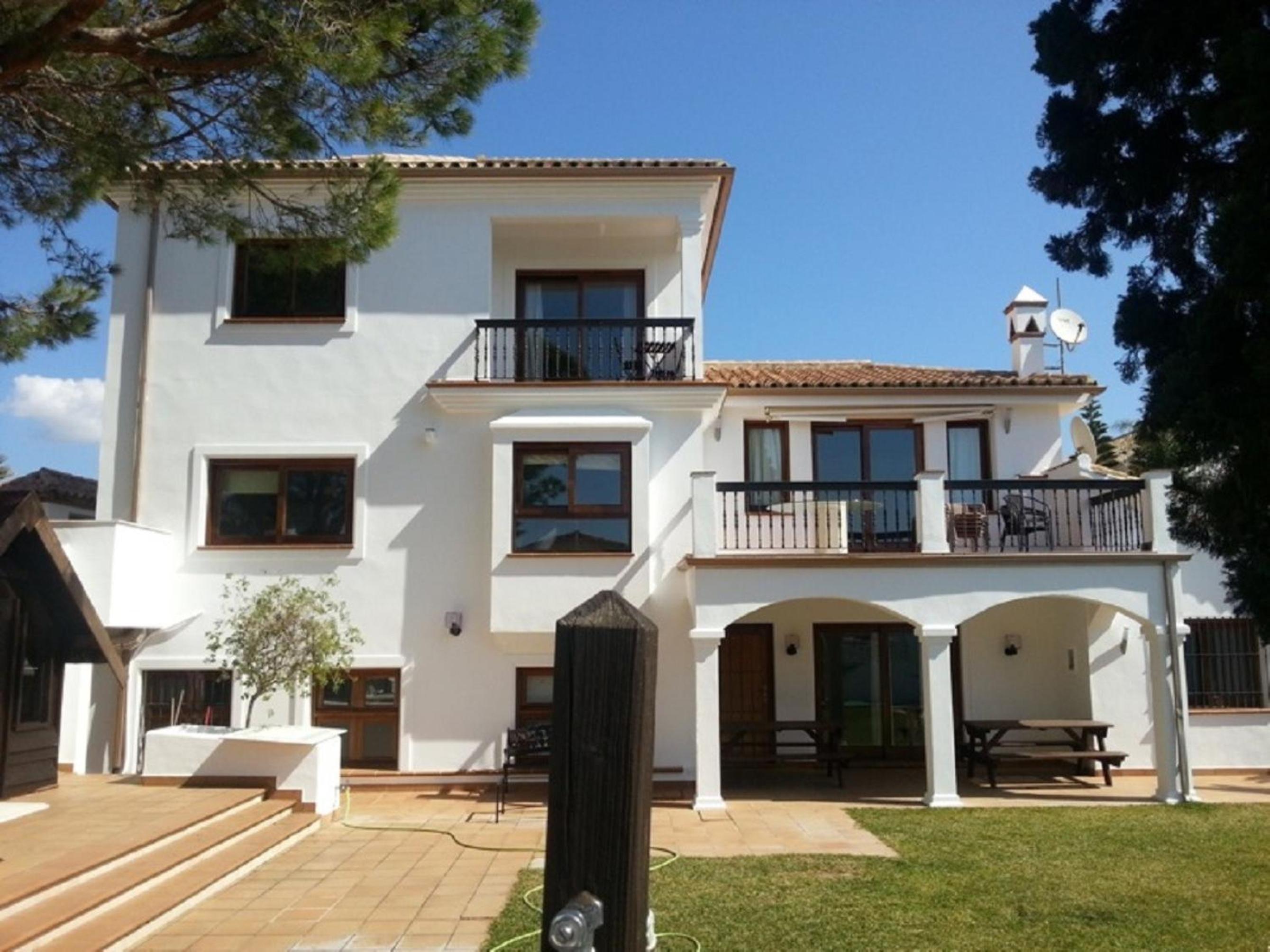 Large Beach Side Villa in Marbella view 4