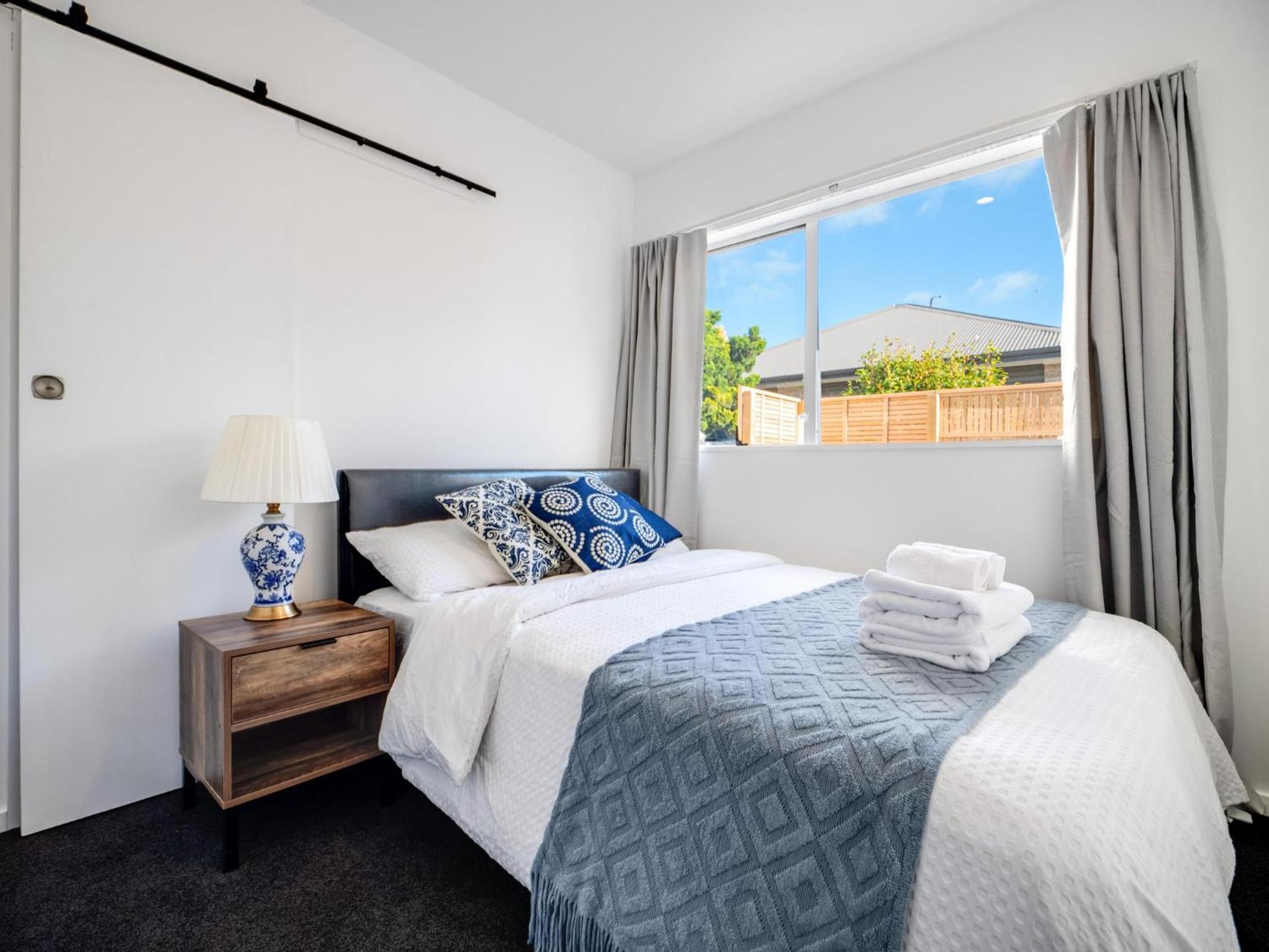 Unit with Spa Bath Close to City! view 4