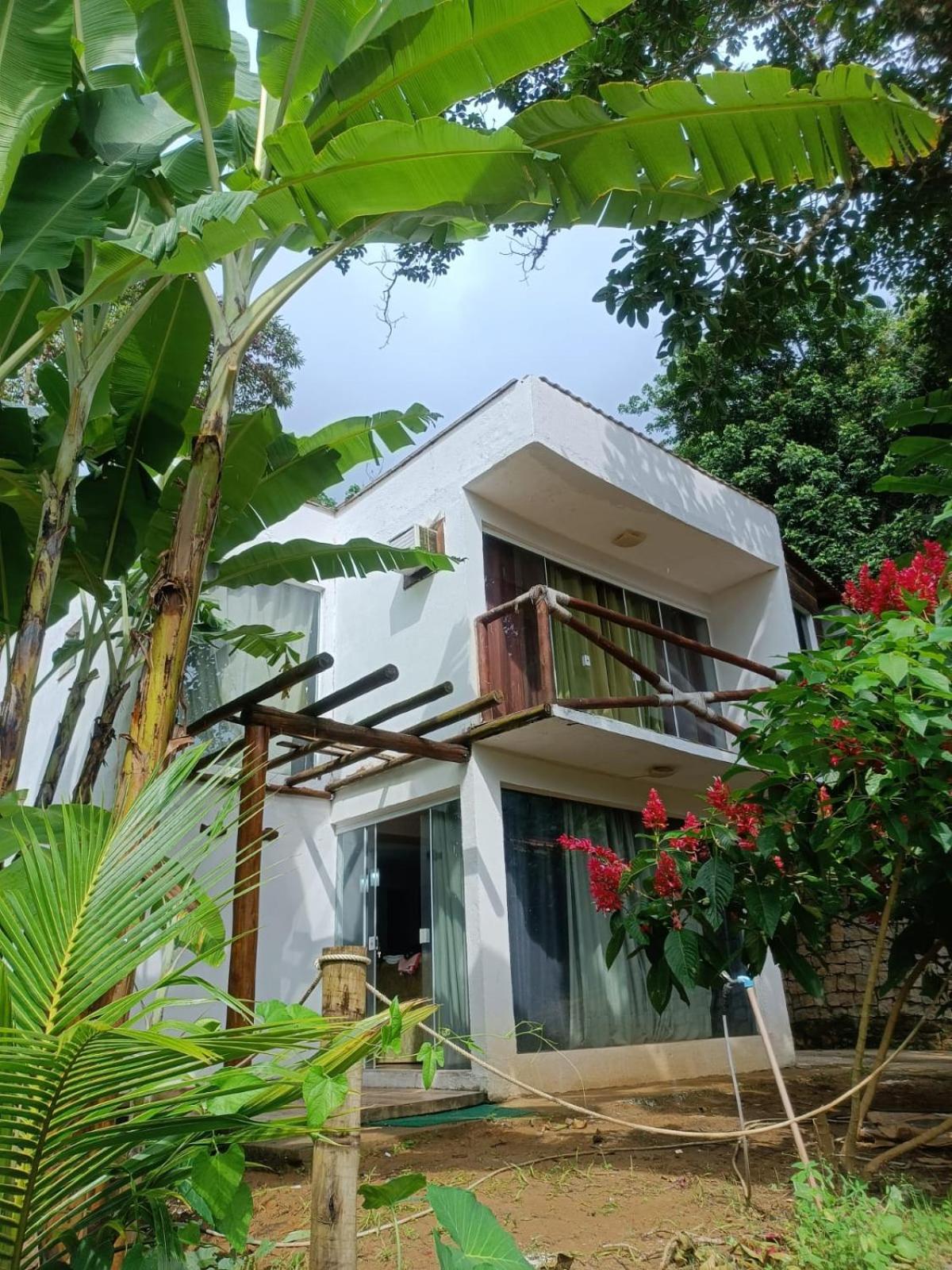 Casa de praia 2 quartos, 2 banheiros, 1 lavabo, sala, cozinha, Estacionamento para dois carros e a 300m da praia