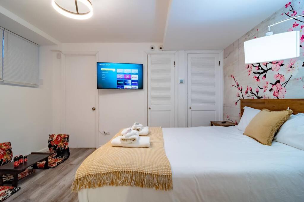 Japanese themed 2bedroom in Gold Coast for up to 4 guests with optional Valet parking view 2