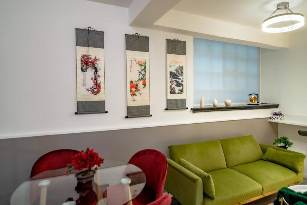 Japanese themed 2bedroom in Gold Coast for up to 4 guests with optional Valet parking view 4