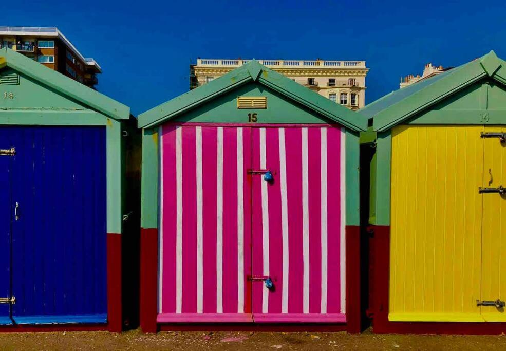 CENTRAL HOVE Large 2 bedroom Private residence with PARKING & BEACH HUT view 3