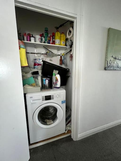 CENTRAL HOVE Large 2 bedroom Private residence with PARKING & BEACH HUT view 4