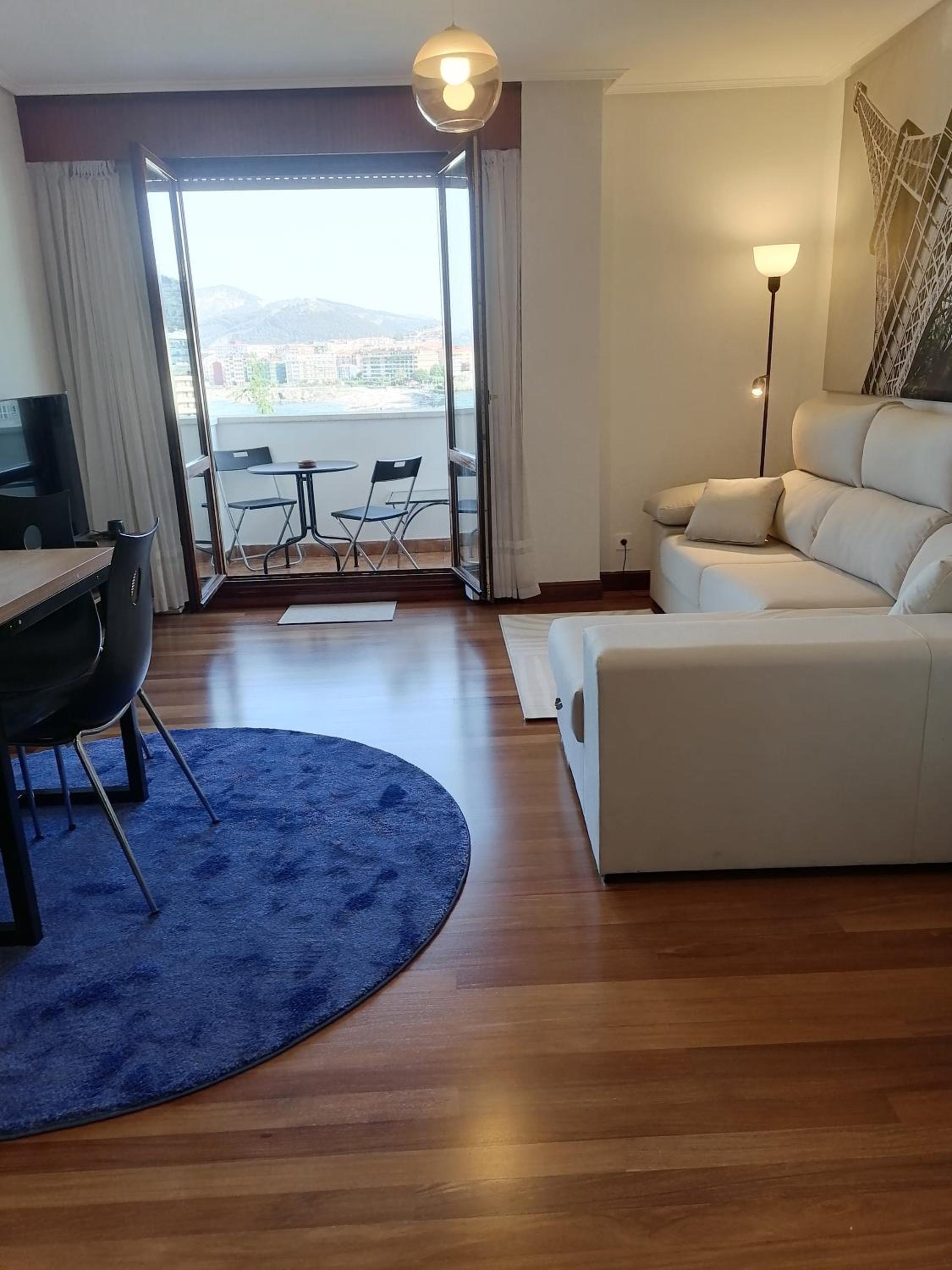 Apartamento dúplex junto a la playa con garaje