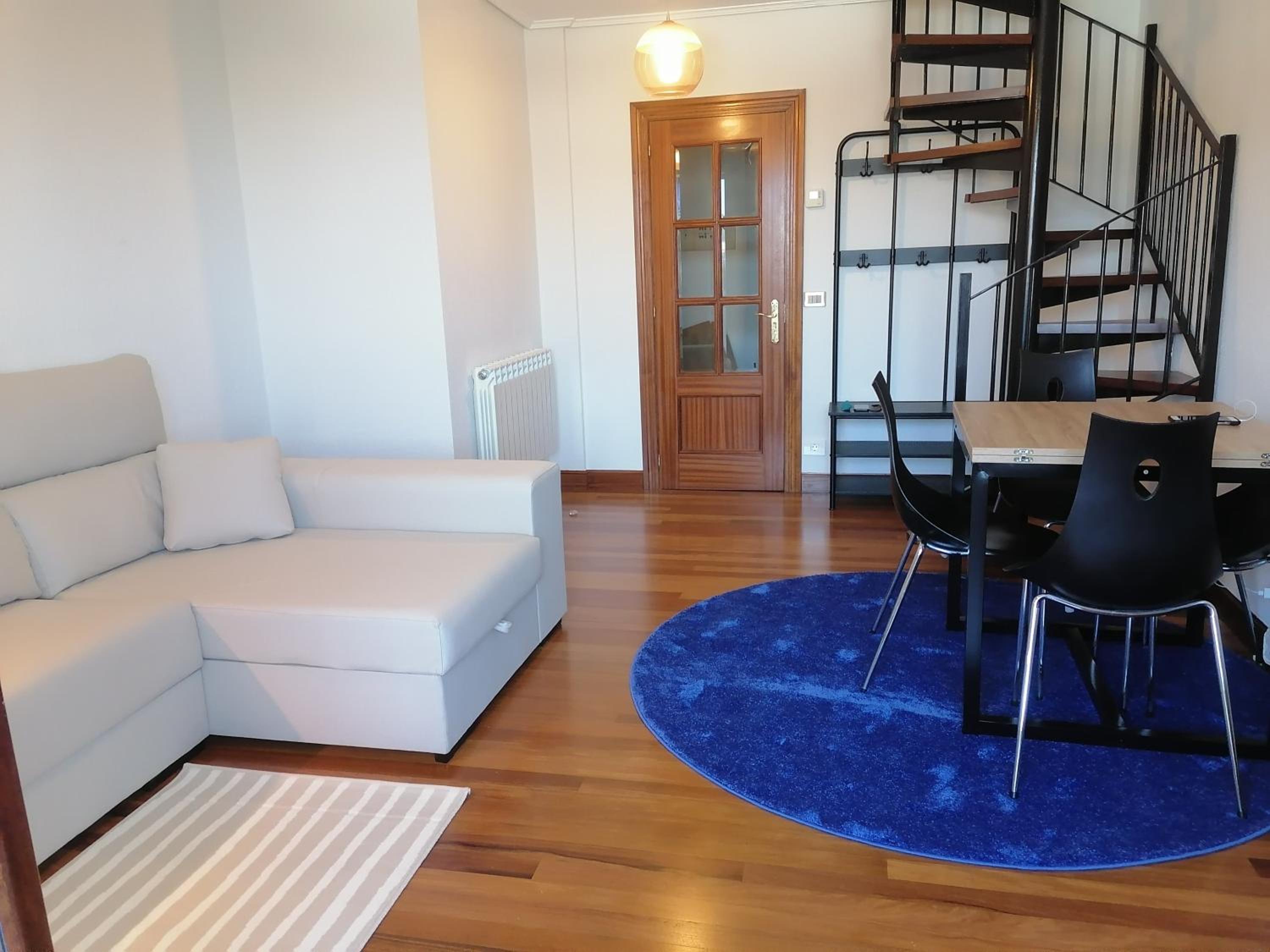 Apartamento dúplex junto a la playa con garaje