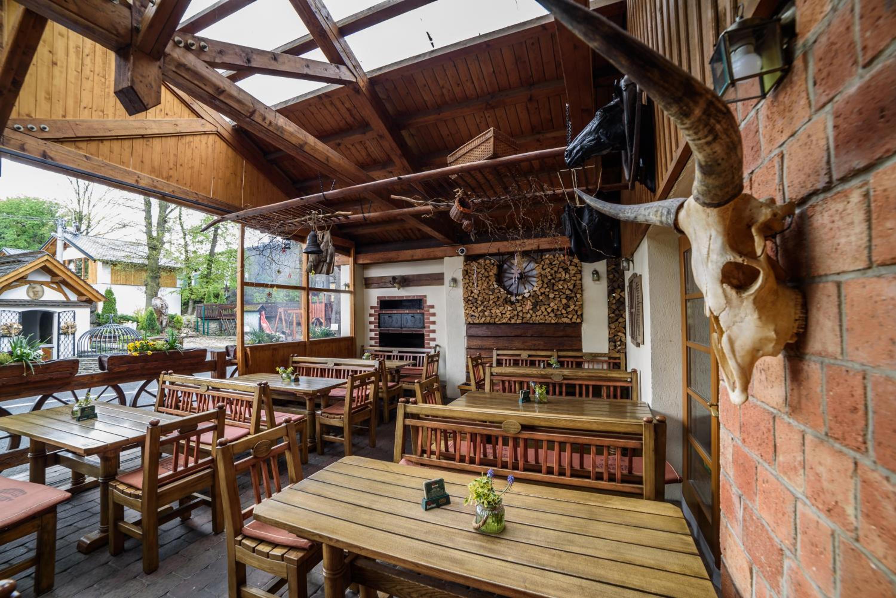 Steak Restaurant Penzion Country Saloon
