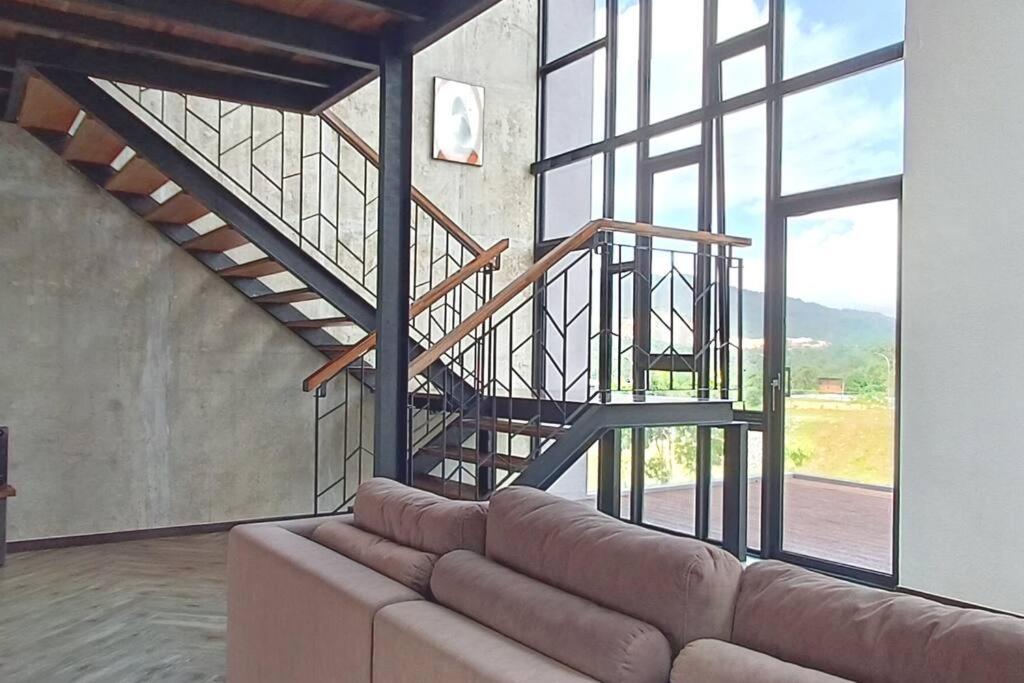 Blue Lake Pulai Luxury Homestay photo 8