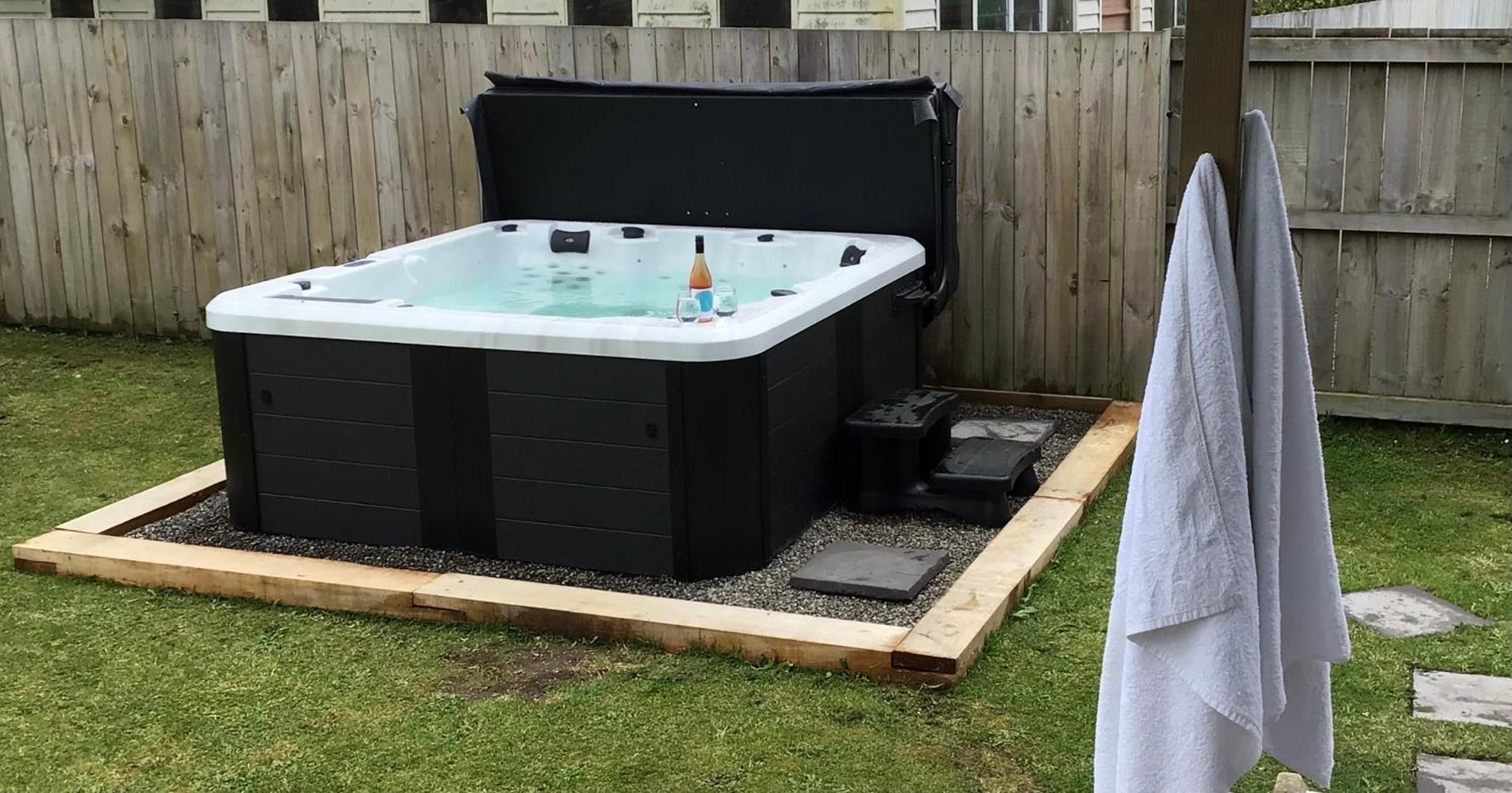 Black Beauty - Spacious Family Retreat for 12 with Spa view 2