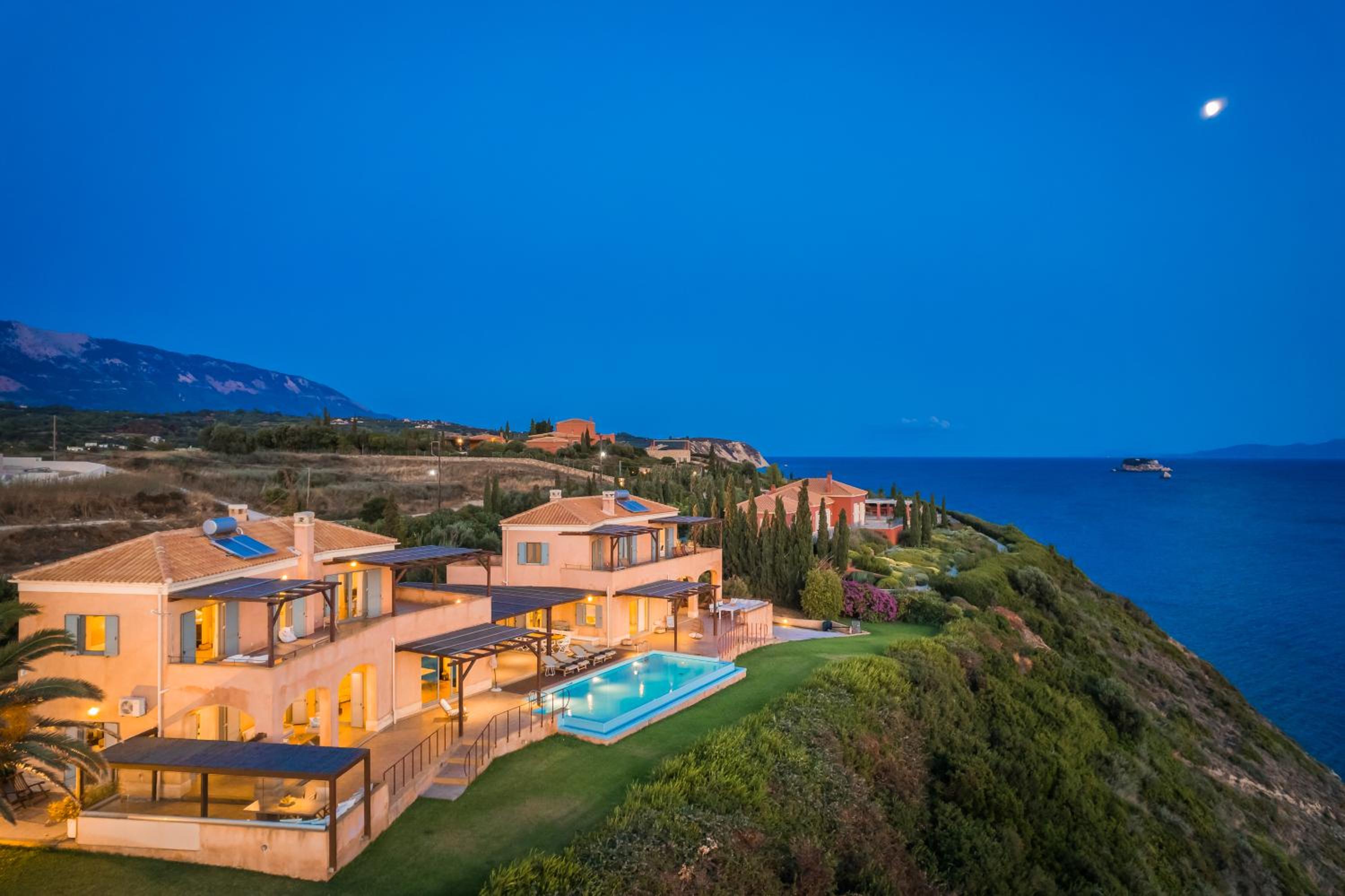 Absolute Villa by Stylish Stays