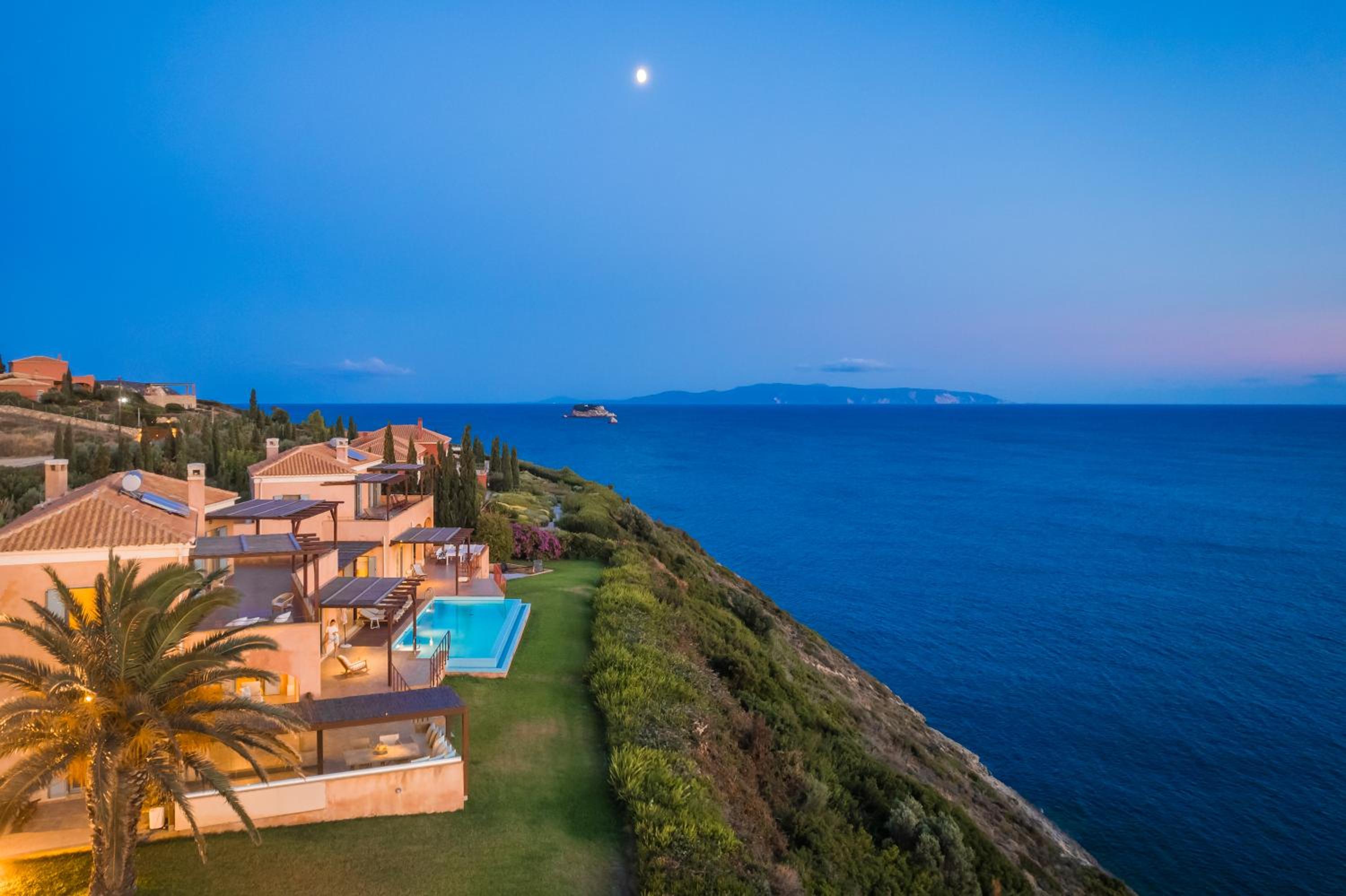 Absolute Villa by Stylish Stays