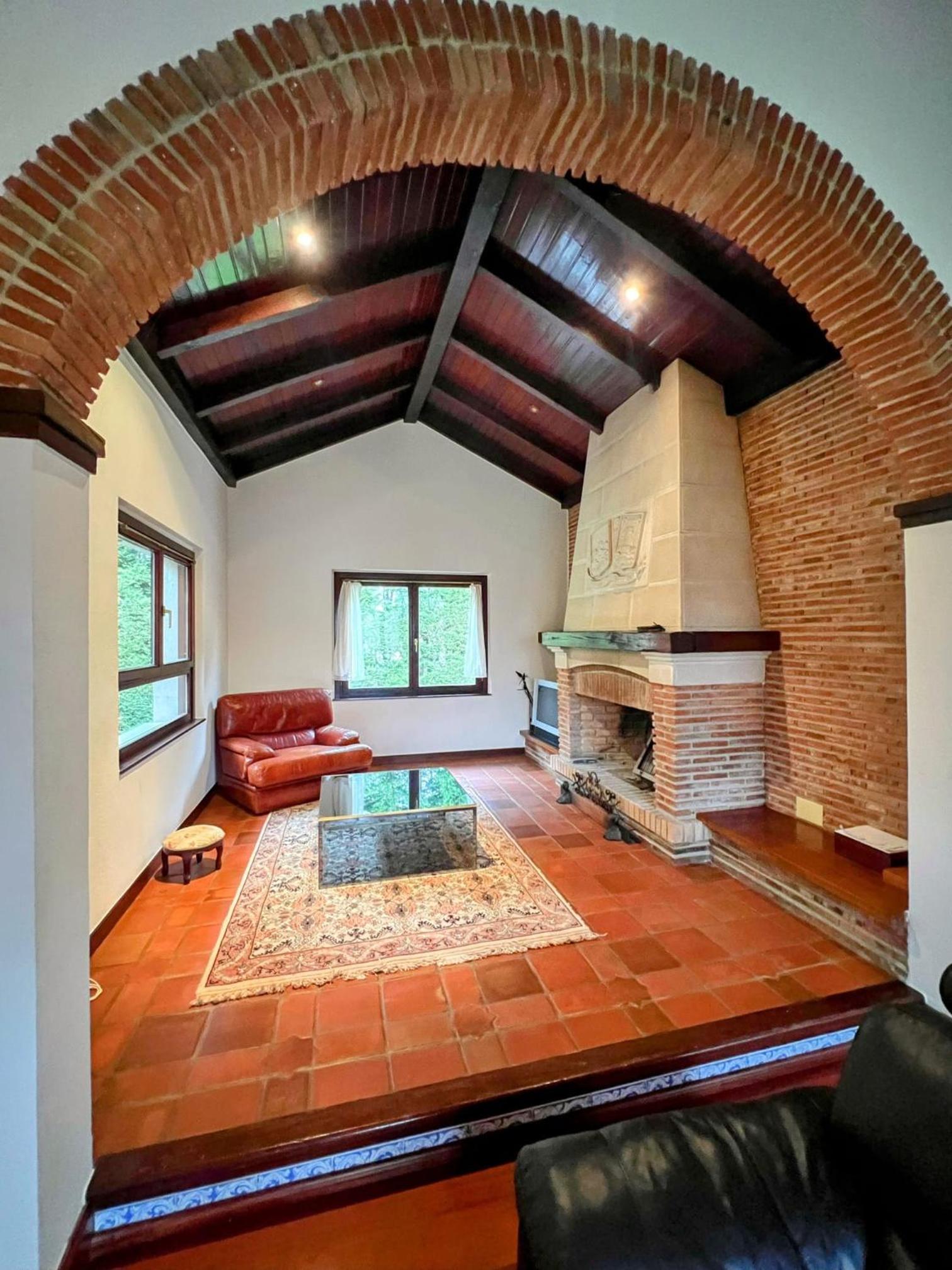 Chalet con piscina climatizada.