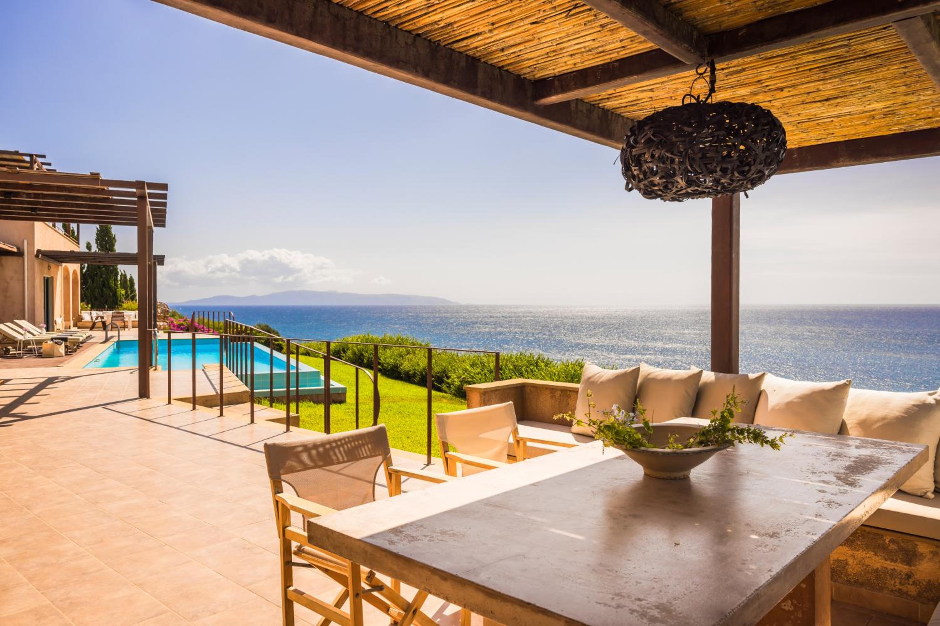 Absolute Villa by Stylish Stays