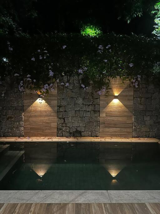 Linda casa em condomínio fechado