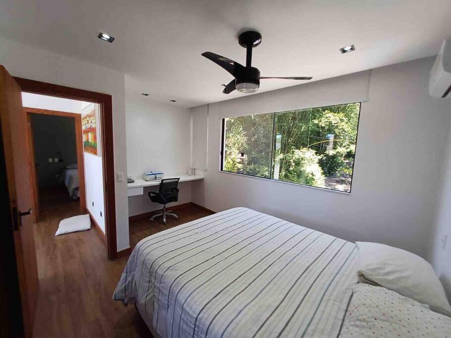 Linda casa em condomínio fechado