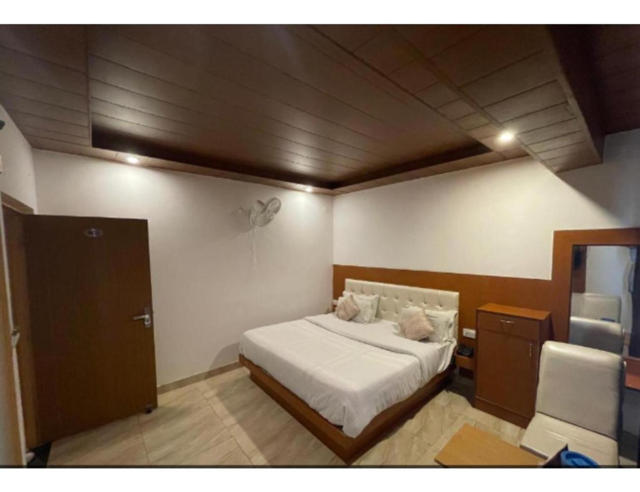 Hotel Atithi, Near Yes Bank, Mall Road, Mussoorie view 2