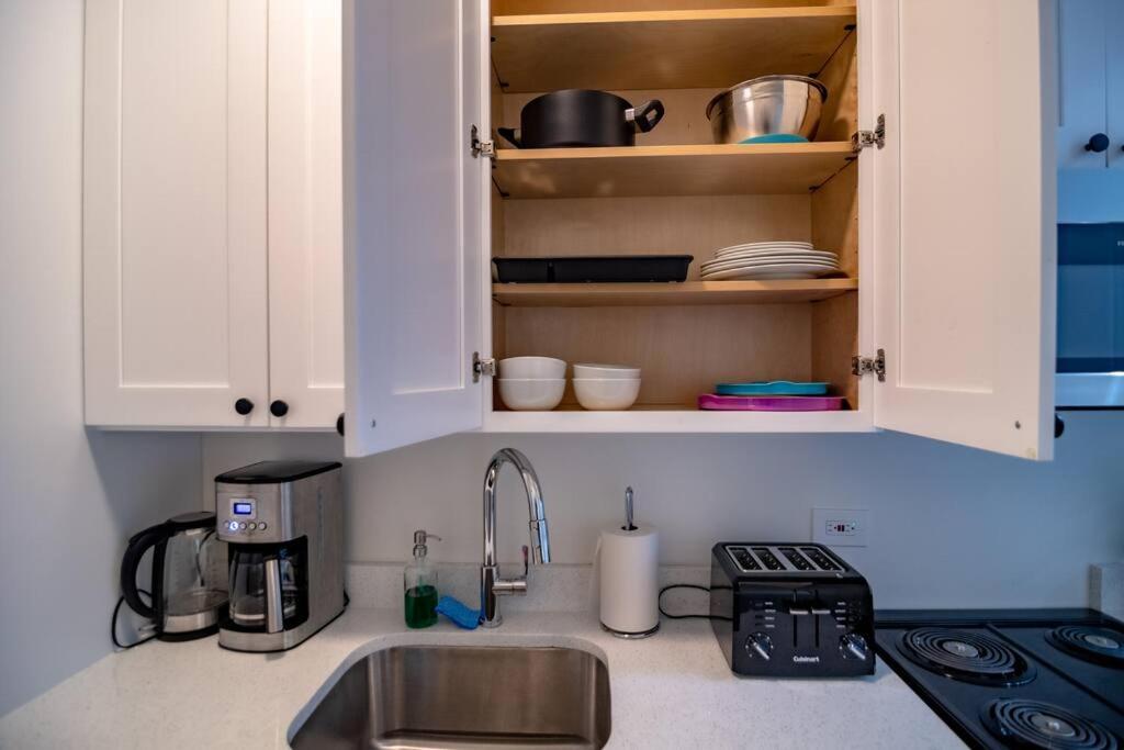 4Bedroom Gold Coast Duplex with Jacuzzi in the Bedroom and Optional Valet Parking view 2