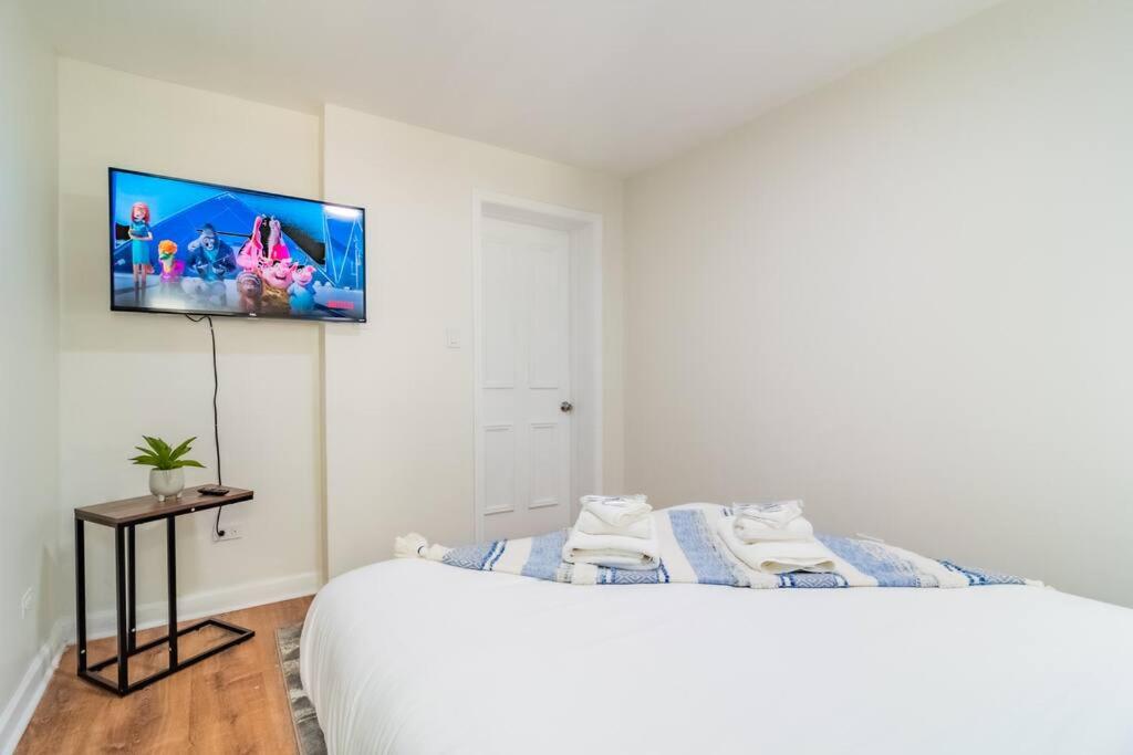 4Bedroom Gold Coast Duplex with Jacuzzi in the Bedroom and Optional Valet Parking view 5
