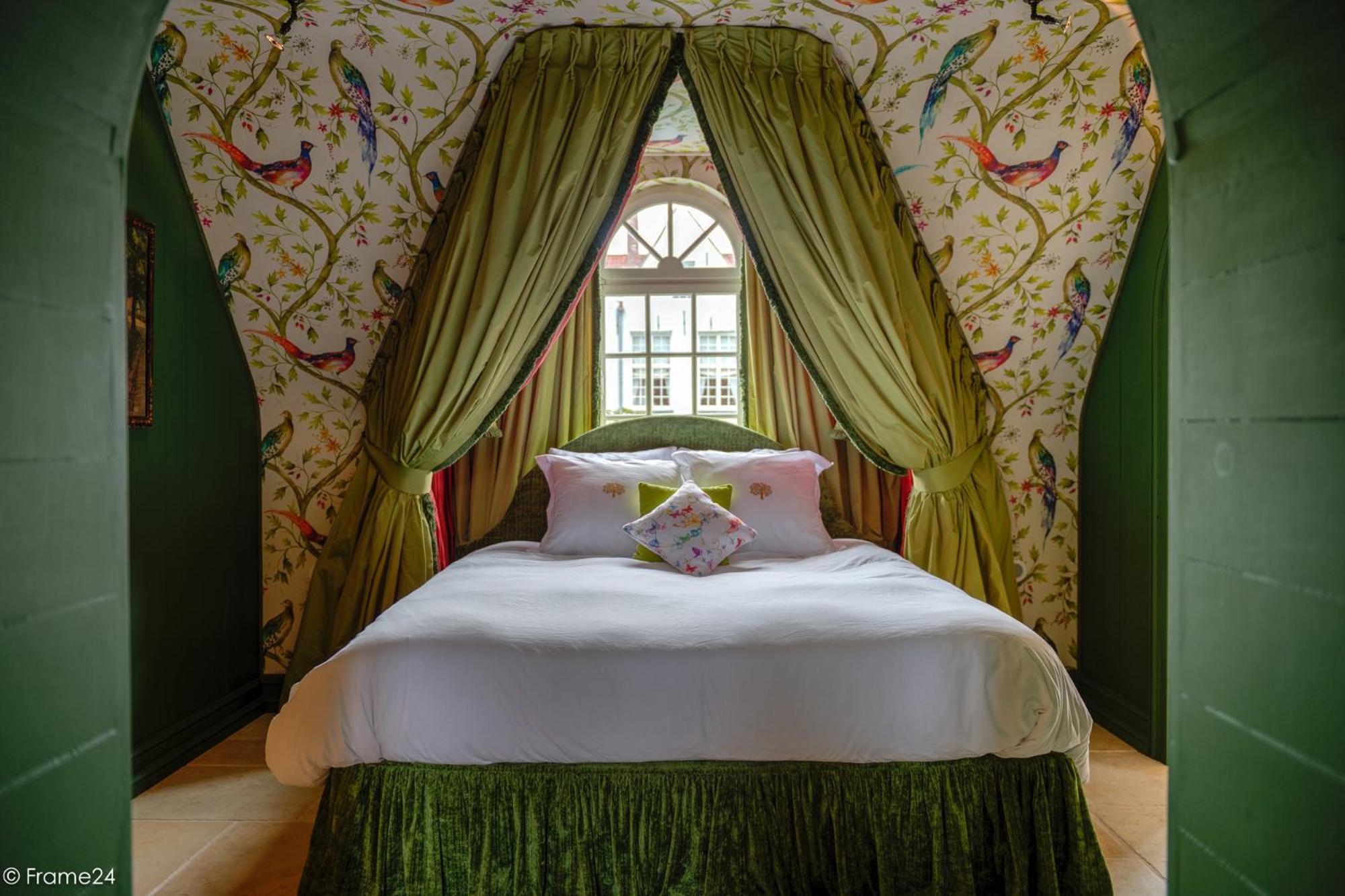 Exclusive Suites The Secret Garden