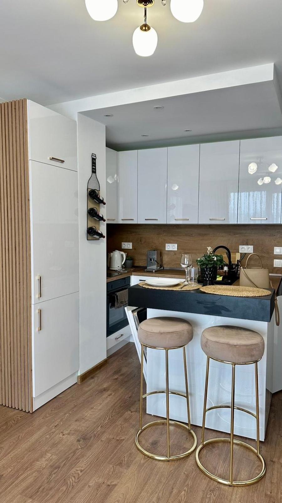 Elegant Living Apartment 2